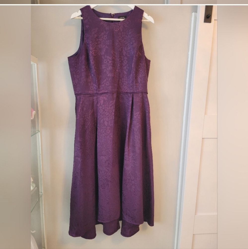 - Tahari Women’s Size 16 Purple High-Low Lace Evening Dress w Pockets